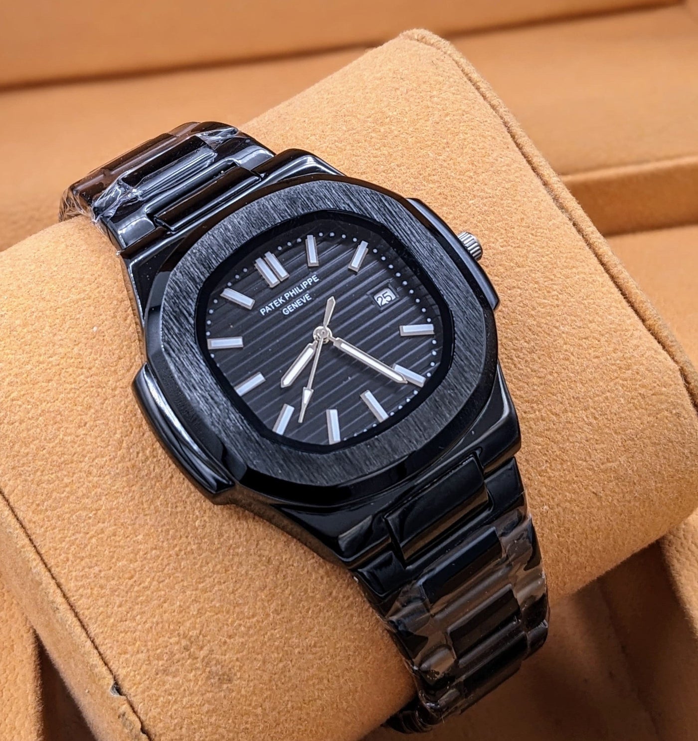 luxury and blacky look mens watch